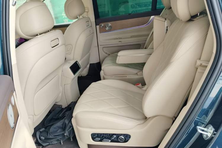 Used Hima AITO M9 2025 Extended-Range Ultra Version 52 kWh 6-Seater Left Rear Seat
