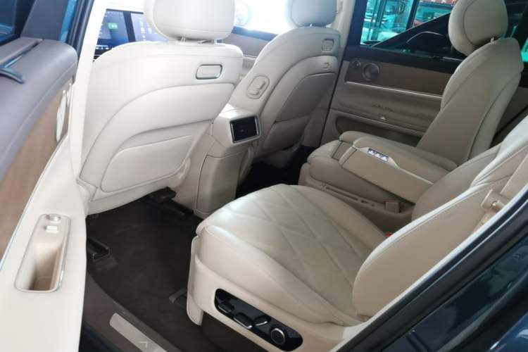 Used Hima AITO M9 2025 Extended-Range Ultra Version 52 kWh 6-Seater Left Rear Seat