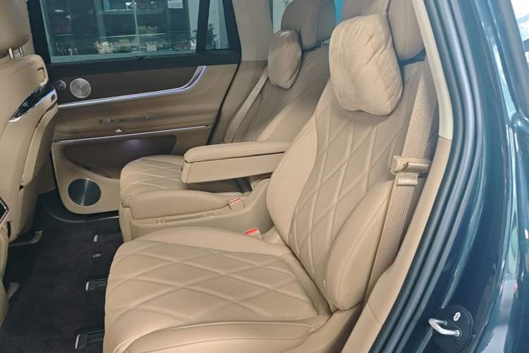 Used Hima AITO M9 2025 Extended-Range Ultra Version 52 kWh 6-Seater Left Rear Seat