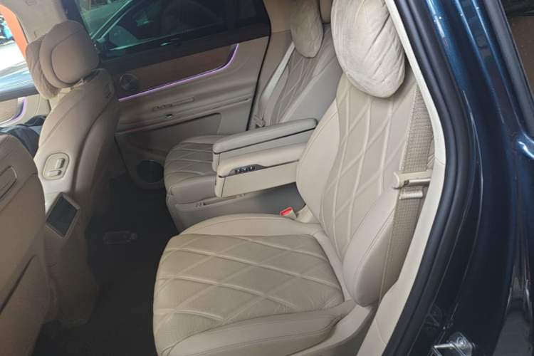Used Hima AITO M9 2025 Extended-Range Ultra Version 52 kWh 6-Seater Left Rear Seat
