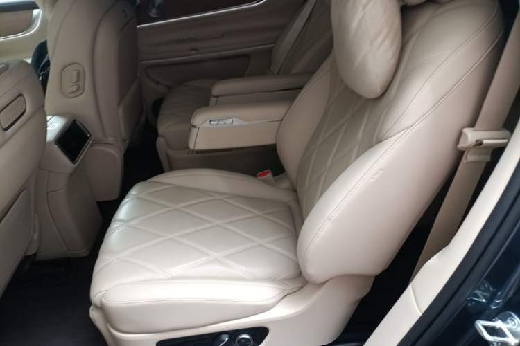 Used Hima AITO M9 2025 Extended-Range Ultra Version 52 kWh 6-Seater Left Rear Seat