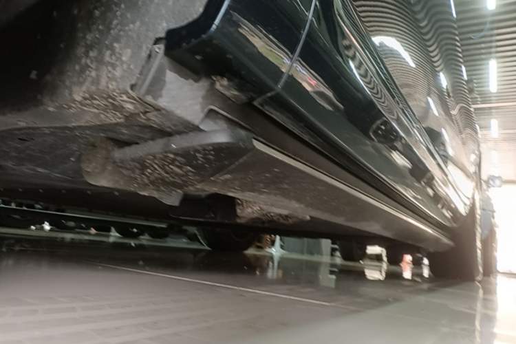 Used Hima AITO M9 2025 Extended-Range Ultra Version 52 kWh 6-Seater Left Side Sill