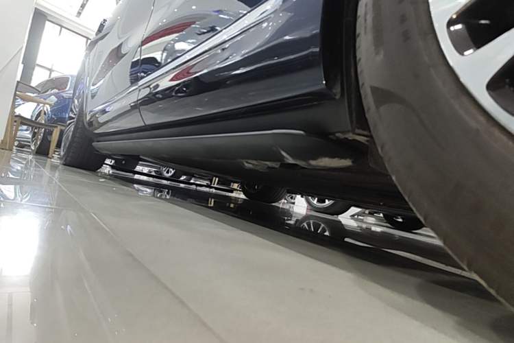 Used Hima AITO M9 2025 Extended-Range Ultra Version 52 kWh 6-Seater Left Side Sill
