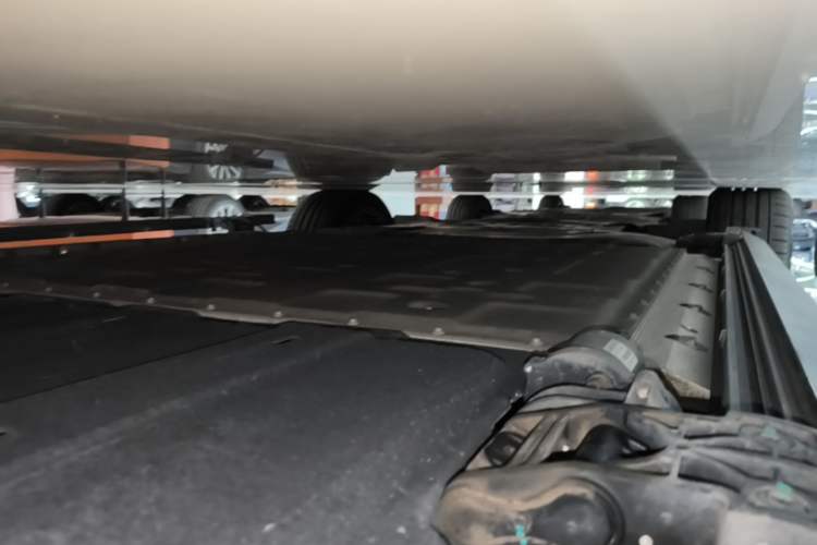 Used Hima AITO M9 2025 Extended-Range Ultra Version 52 kWh 6-Seater Left Side Sill