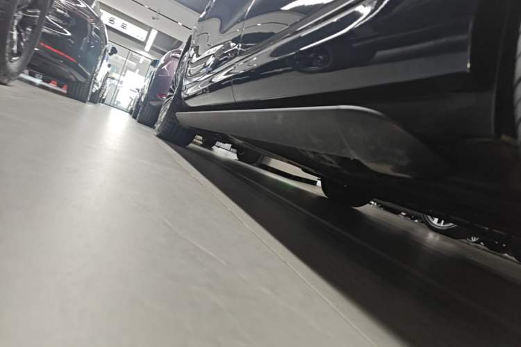 Used Hima AITO M9 2025 Extended-Range Ultra Version 52 kWh 6-Seater Left Side Sill