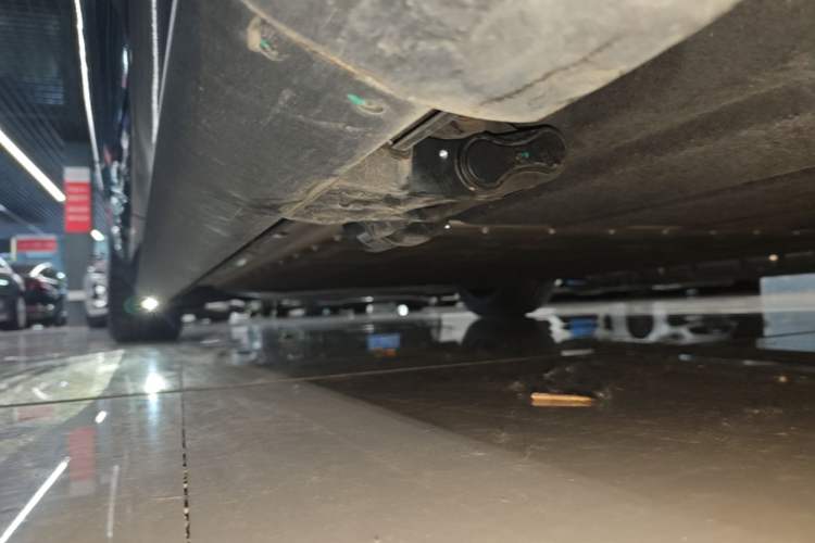 Used Hima AITO M9 2025 Extended-Range Ultra Version 52 kWh 6-Seater Left Side Sill