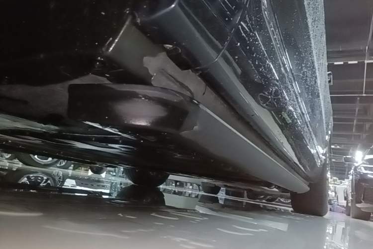 Used Hima AITO M9 2025 Extended-Range Ultra Version 52 kWh 6-Seater Left Side Sill