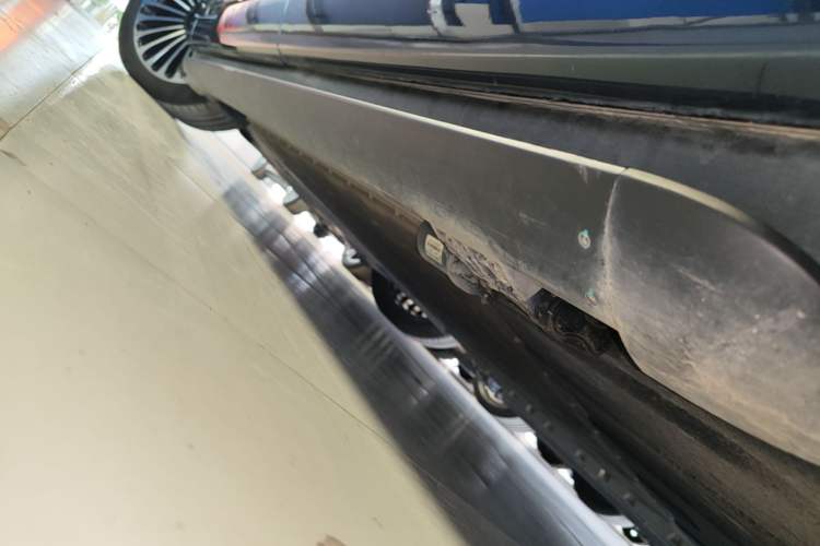 Used Hima AITO M9 2025 Extended-Range Ultra Version 52 kWh 6-Seater Left Side Sill