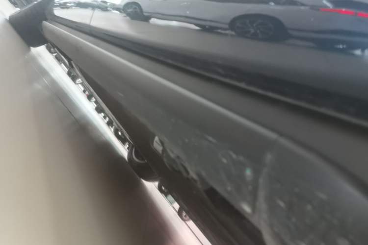Used Hima AITO M9 2025 Extended-Range Ultra Version 52 kWh 6-Seater Left Side Sill
