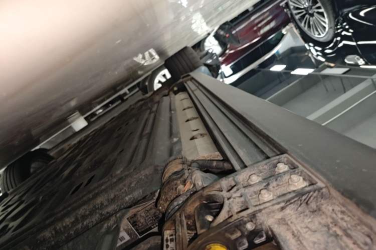 Used Hima AITO M9 2025 Extended-Range Ultra Version 52 kWh 6-Seater Left Side Sill