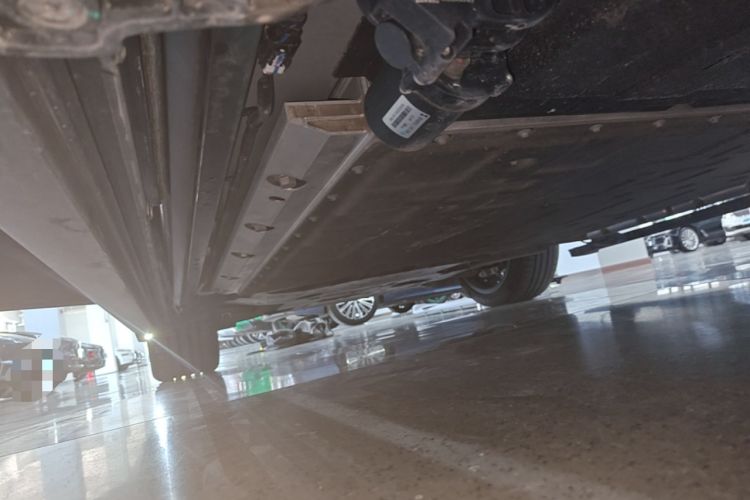 Used Hima AITO M9 2025 Extended-Range Ultra Version 52 kWh 6-Seater Left Side Sill