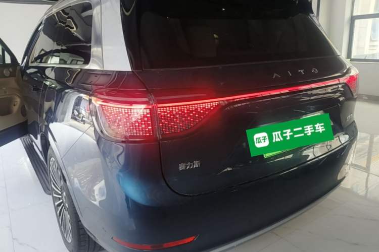 Used Hima AITO M9 2025 Extended-Range Ultra Version 52 kWh 6-Seater Rear Left 45 Deg