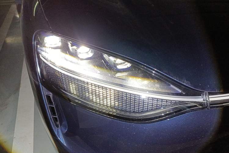 Used Hima AITO M9 2025 All-Electric Max Version 100 kWh 6-Seater Right Front Headlight