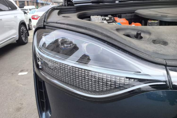 Used Hima AITO M9 2025 Extended-Range Ultra Version 52 kWh 6-Seater Right Front Headlight