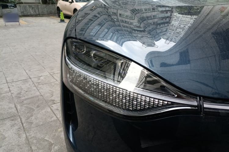 Used Hima AITO M9 2025 Extended-Range Ultra Version 52 kWh 6-Seater Right Front Headlight