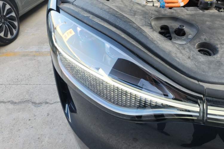 Used Hima AITO M9 2025 Extended-Range Ultra Version 52 kWh 5-Seater Edition Right Front Headlight