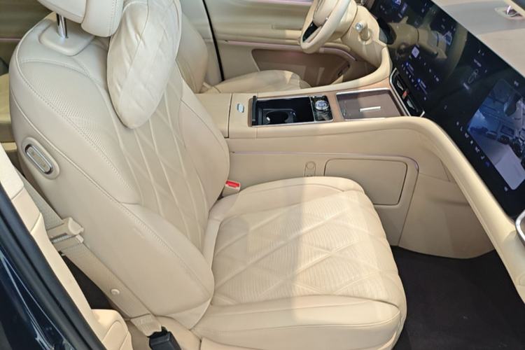 Used Hima AITO M9 2025 Extended-Range Ultra Version 52 kWh 6-Seater Right Front Seat