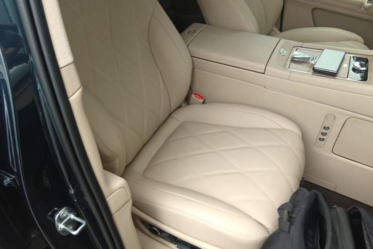 Used Hima AITO M9 2025 Extended-Range Ultra Version 52 kWh 6-Seater Right Front Seat