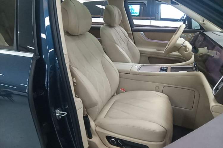 Used Hima AITO M9 2025 Extended-Range Ultra Version 52 kWh 6-Seater Right Front Seat