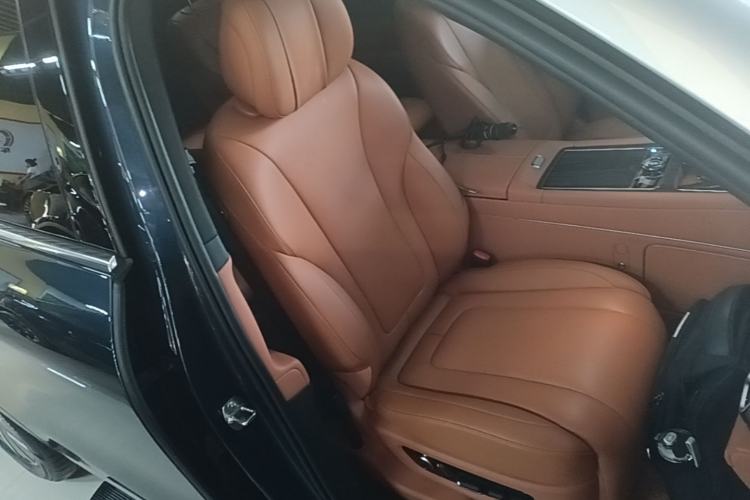 Used Hima AITO M9 2025 Extended-Range Ultra Version 52 kWh 6-Seater Right Front Seat