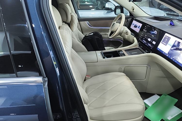 Used Hima AITO M9 2025 Extended-Range Ultra Version 52 kWh 6-Seater Right Front Seat