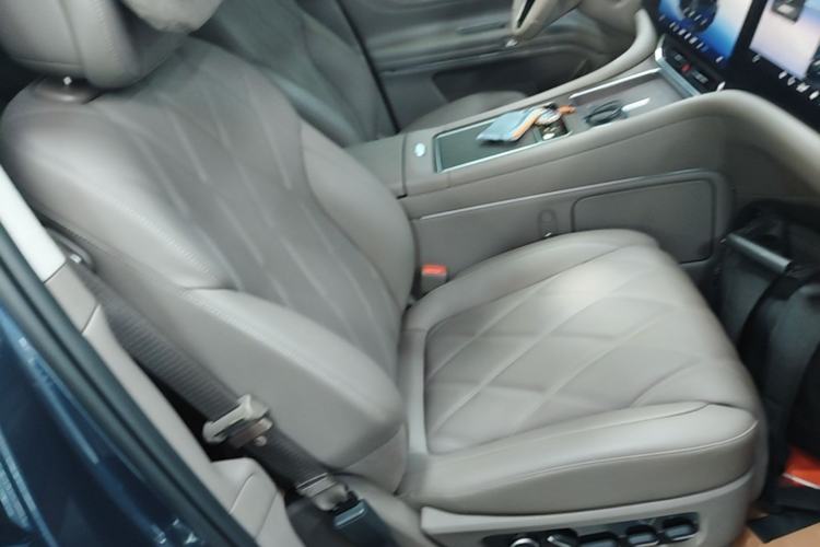 Used Hima AITO M9 2025 Pure Electric Ultra Version 100 kWh 6-Seater Model Right Front Seat