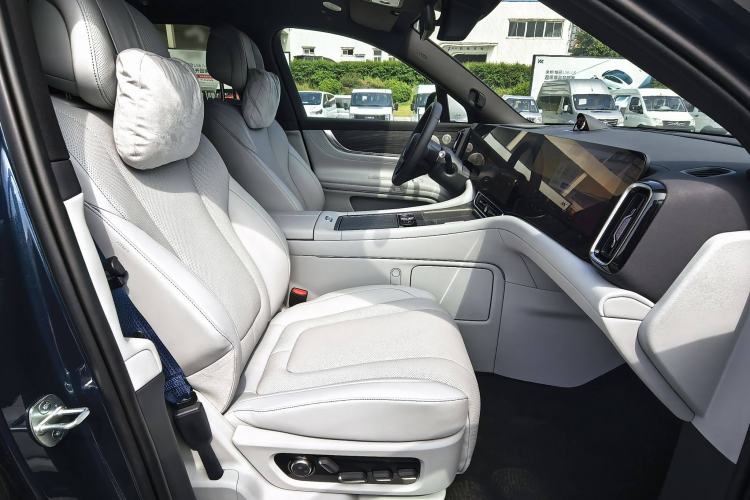 Used Hima AITO M9 2025 All-Electric Ultra Version 100 kWh 5-Seater Model Right Front Seat