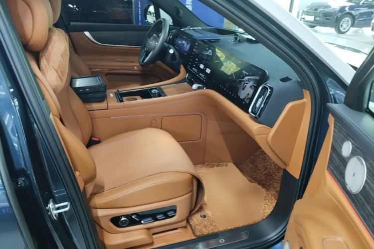 Used Hima AITO M9 2025 Extended-Range Ultra Version 52 kWh 6-Seater Right Front Seat