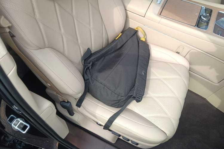 Used Hima AITO M9 2025 Extended-Range Ultra Version 52 kWh 6-Seater Right Front Seat