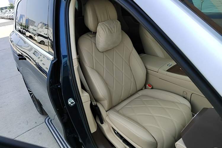 Used Hima AITO M9 2025 Extended-Range Ultra Version 52 kWh 6-Seater Right Front Seat