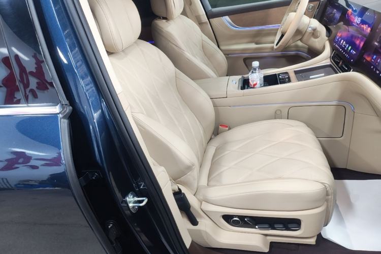 Used Hima AITO M9 2025 Extended-Range Ultra Version 52 kWh 6-Seater Right Front Seat