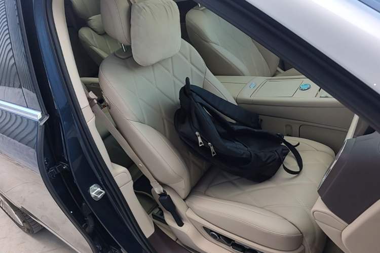 Used Hima AITO M9 2025 Extended-Range Ultra Version 52 kWh 6-Seater Right Front Seat