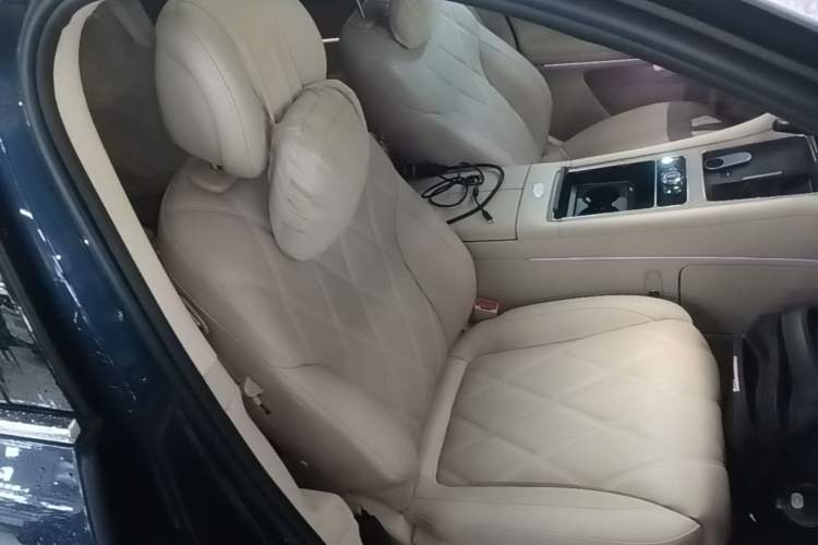 Used Hima AITO M9 2025 Extended-Range Ultra Version 52 kWh 6-Seater Right Front Seat