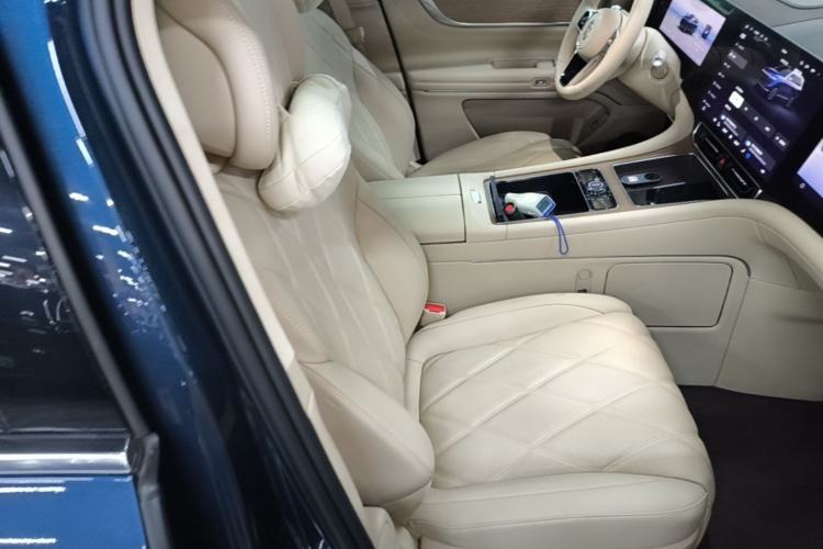 Used Hima AITO M9 2025 Extended-Range Ultra Version 52 kWh 6-Seater Right Front Seat