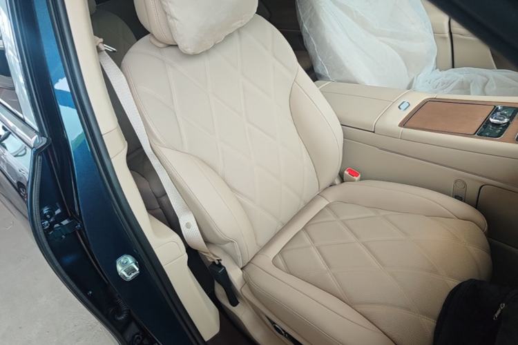 Used Hima AITO M9 2025 Extended-Range Ultra Version 52 kWh 6-Seater Right Front Seat