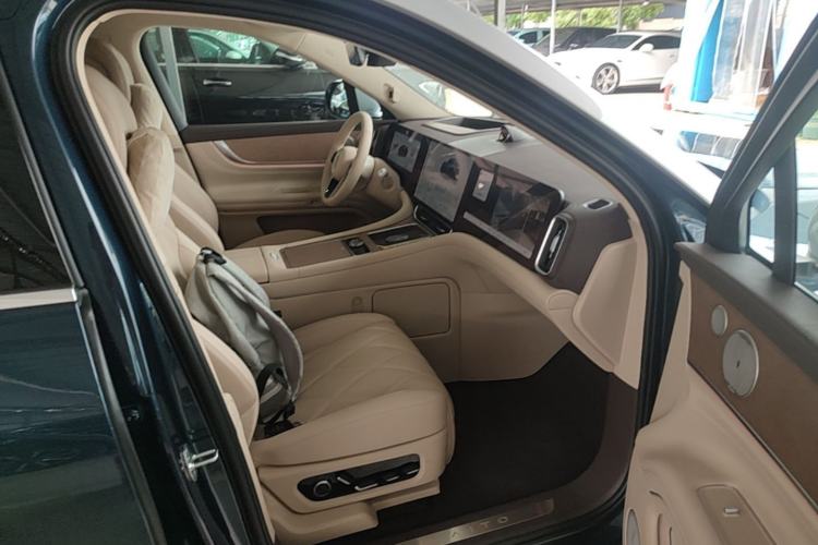 Used Hima AITO M9 2025 Extended-Range Ultra Version 52 kWh 5-Seater Edition Right Front Seat