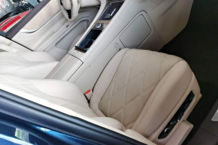 Used Hima AITO M9 2025 Extended-Range Ultra Version 52 kWh 6-Seater Right Front Seat
