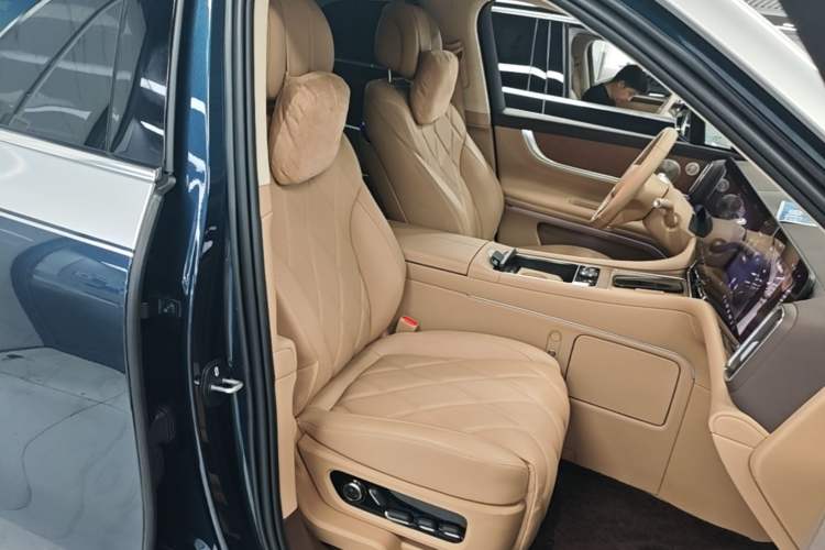 Used Hima AITO M9 2025 Extended-Range Ultra Version 52 kWh 6-Seater Right Front Seat