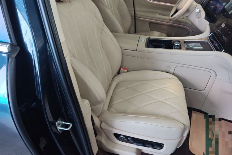Used Hima AITO M9 2025 Extended-Range Ultra Version 52 kWh 6-Seater Right Front Seat