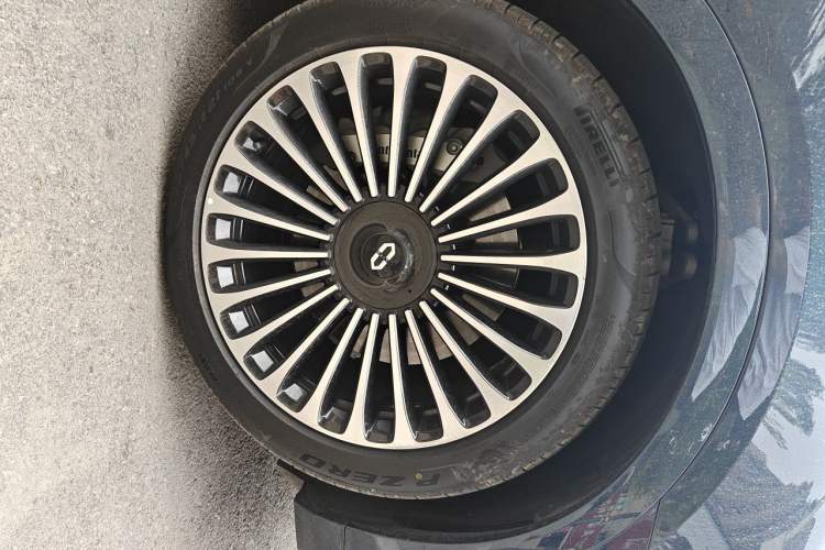 Used Hima AITO M9 2025 Extended-Range Ultra Version 52 kWh 6-Seater Right Front Wheel Hub