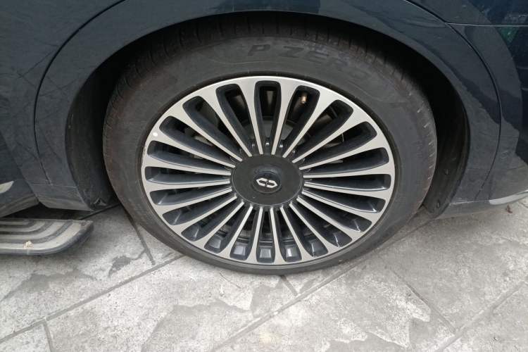 Used Hima AITO M9 2025 Extended-Range Ultra Version 52 kWh 6-Seater Right Front Wheel Hub