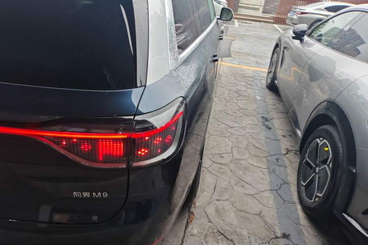 Used Hima AITO M9 2025 Extended-Range Ultra Version 52 kWh 6-Seater Right Rear Taillight