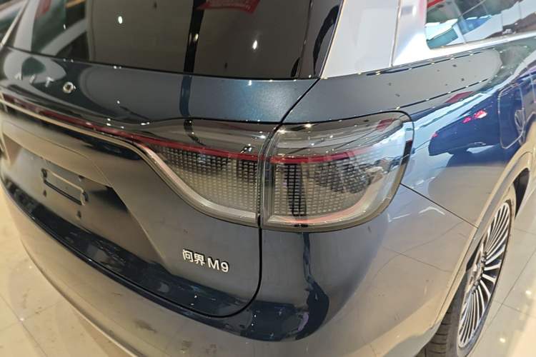 Used Hima AITO M9 2025 Extended-Range Ultra Version 52 kWh 6-Seater Right Rear Taillight