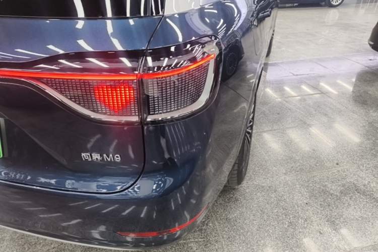 Used Hima AITO M9 2025 Extended-Range Ultra Version 52 kWh 6-Seater Right Rear Taillight