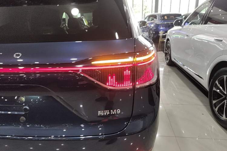 Used Hima AITO M9 2025 Extended-Range Ultra Version 52 kWh 6-Seater Right Rear Taillight