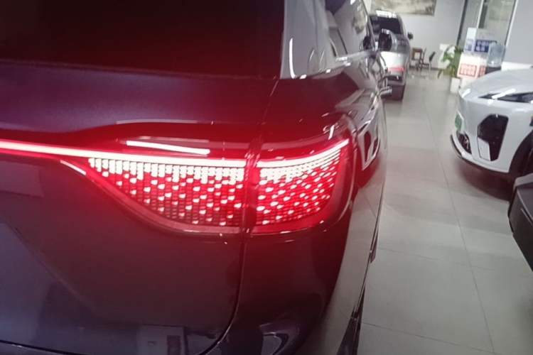 Used Hima AITO M9 2025 Extended-Range Ultra Version 52 kWh 6-Seater Right Rear Taillight