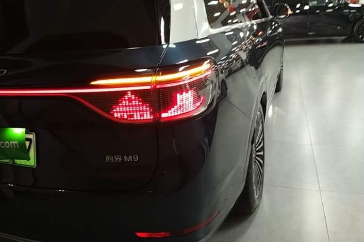 Used Hima AITO M9 2025 Extended-Range Ultra Version 52 kWh 6-Seater Right Rear Taillight