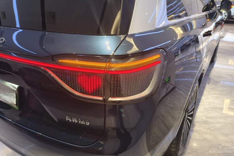 Used Hima AITO M9 2025 Extended-Range Ultra Version 52 kWh 6-Seater Right Rear Taillight