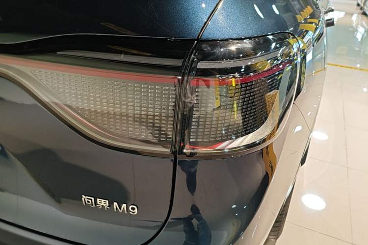 Used Hima AITO M9 2025 Extended-Range Ultra Version 52 kWh 6-Seater Right Rear Taillight