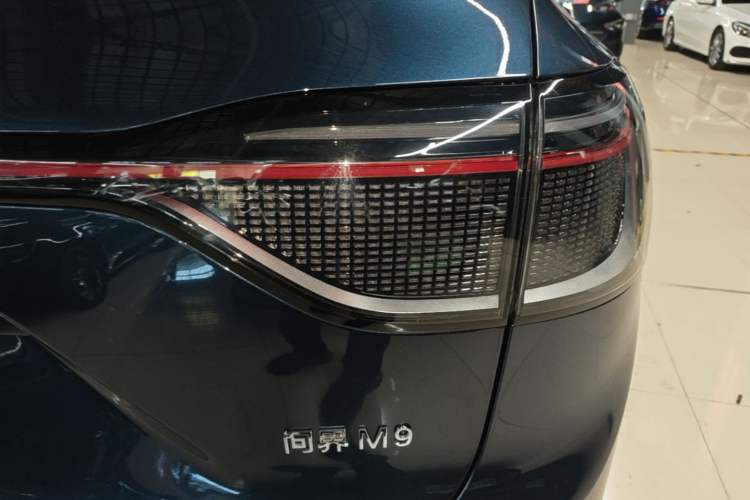 Used Hima AITO M9 2025 Extended-Range Ultra Version 52 kWh 6-Seater Right Rear Taillight